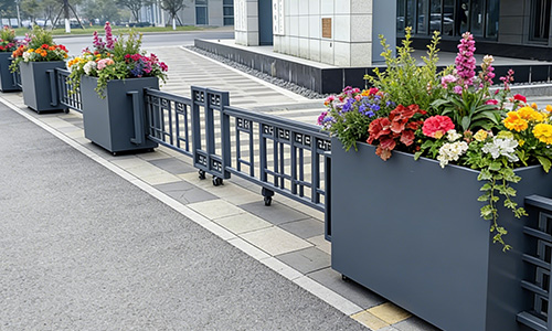 可伸缩花箱护栏：灵活适配城市空间的生态隔离新选择