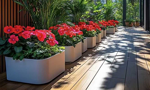 定制花箱彰显专属格调，焕新城市绿化美学