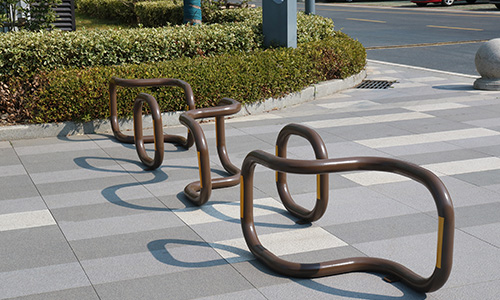 园区 / 公园 / 景区通用！圆管圆弧挡车护栏，人车分流一步到位