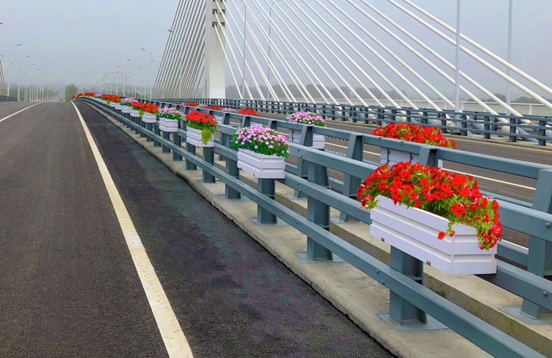 安徽滁州-桥体绿化花箱